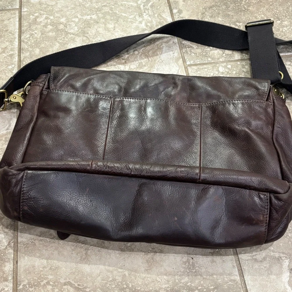 Fossil Defender Messenger Bag Dark Brown Leather Crossbody MBG9037